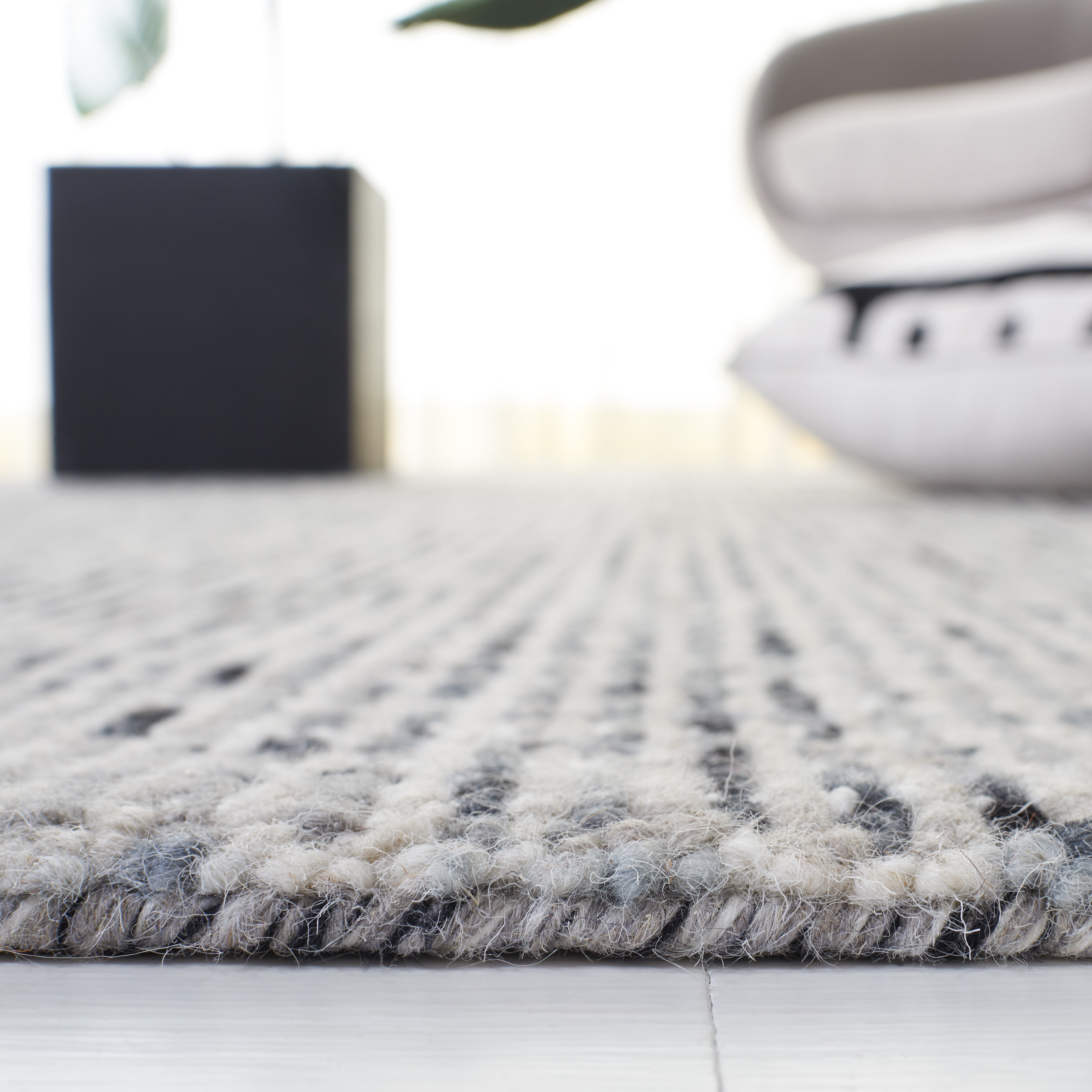 Safavieh Abstract Delia Distressed Wool Area Rug, Dark Gray/Ivory, 8' x 8' Round