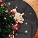 thumbnail image 1 of Falda de árbol de Navidad con lentejuelas Meitianfacai de 36 pulgadas, brillante, de terciopelo, con lentejuelas, para decoración de fiestas navideñas, 1 of 8