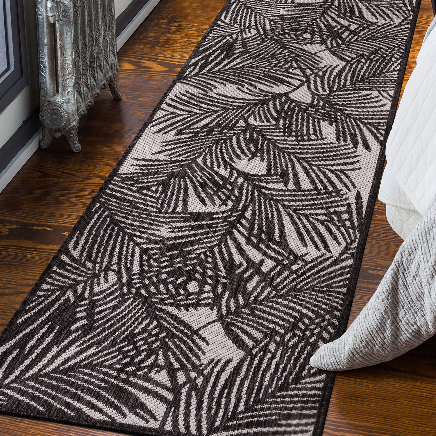 World Rug Gallery Contemporary Palm Leaf Textured Flat Weave Indoor/Outdoor Area Rug - BLACK 2'x7'
