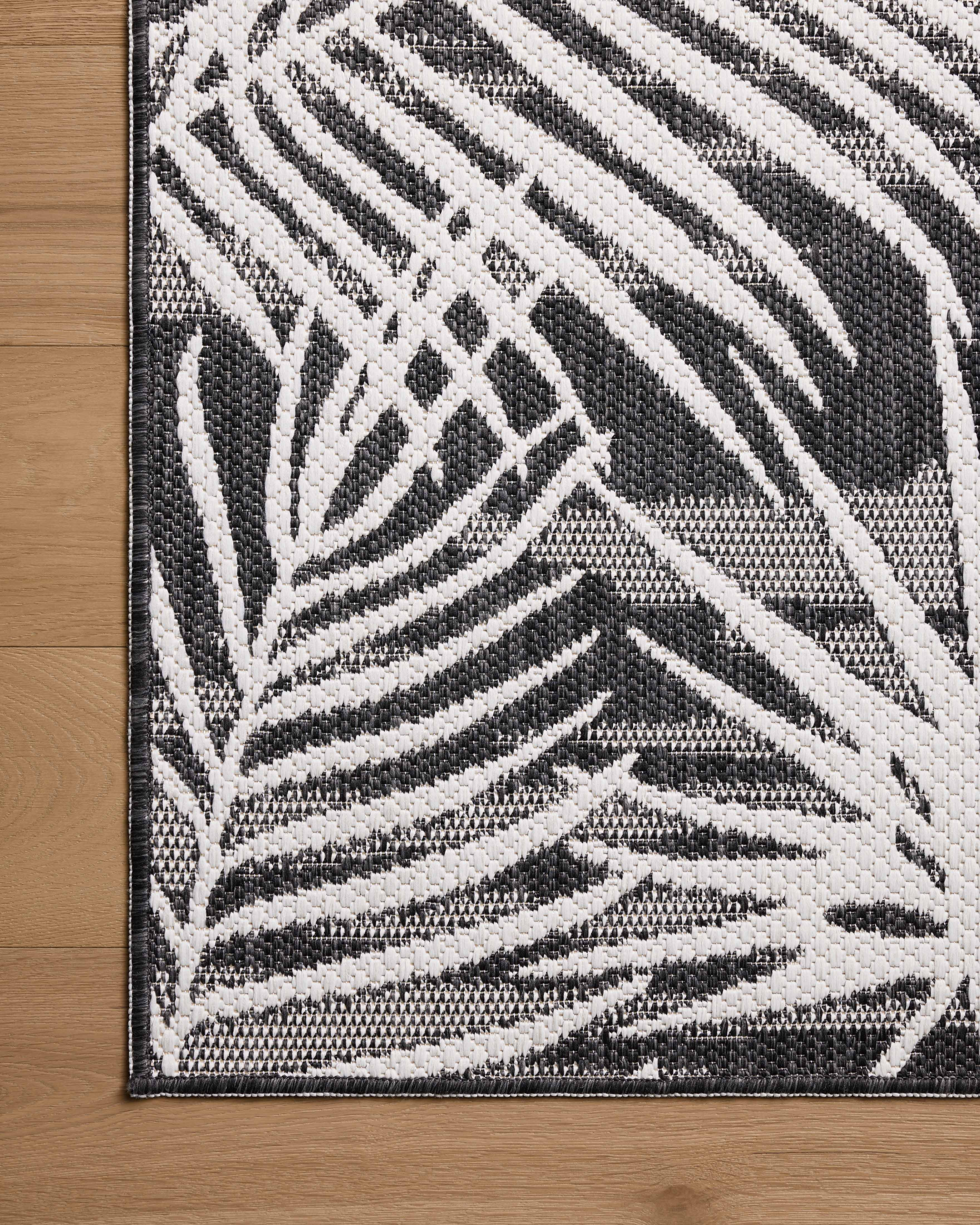 Indoor Outdoor Rug 2x4, Reversible, Loloi Easton Ivory / Onyx (2'3" x 3'9")