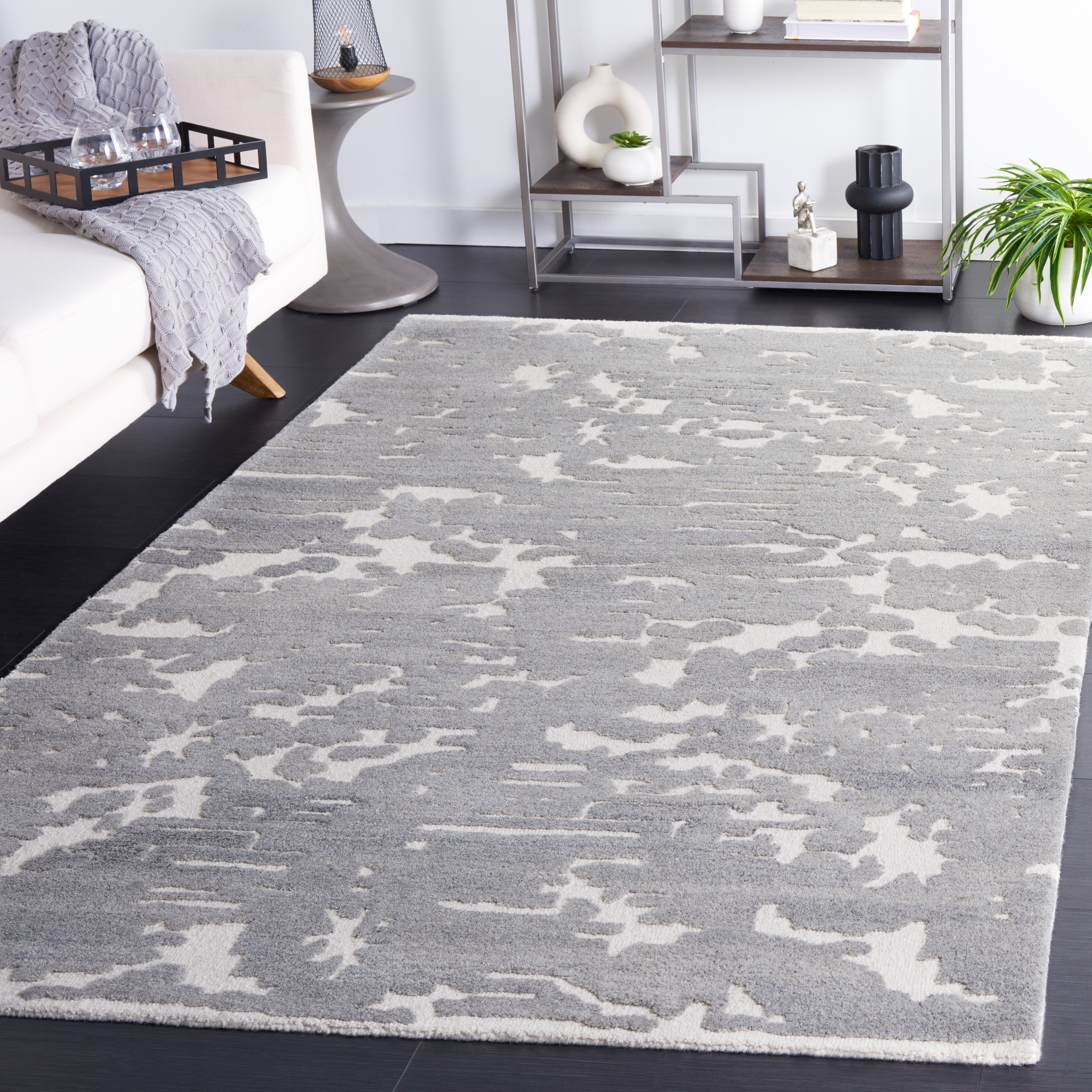SAFAVIEH Chatham Isidora Geometric Area Rug, Grey/Ivory, 5' x 8'