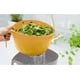 thumbnail image 5 of Juego de colador y colador de cocina, cesta de lavado de frutas y verduras 2 en 1 para remojar, escurrir pasta, granos pequeños y mezclar alimentos, 4,5 cuartos, 5 of 5
