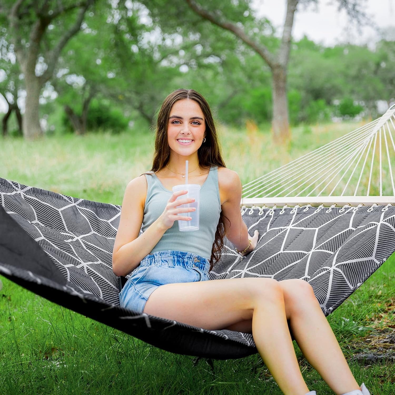Outdoor Hammock with Spreader Bars and Detachable Pillow, 2 Person Hammock, 450 LBS Weight Capacity, Gray Cube