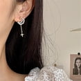 thumbnail image 4 of Pendientes de borla de estrella y luna de aguja de plata S925 para mujer, exquisita y romántica, joyería de moda, regalo de fiesta, venta al por mayor, nueva tendencia, 4 of 4
