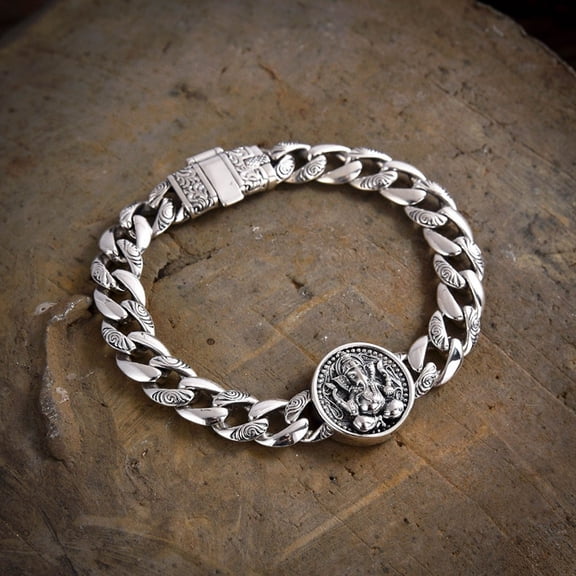 Leander's vintage men's personalized bracelet is luxurious and stylish, perfectly complementing any outfit and perfect for everyday wear.