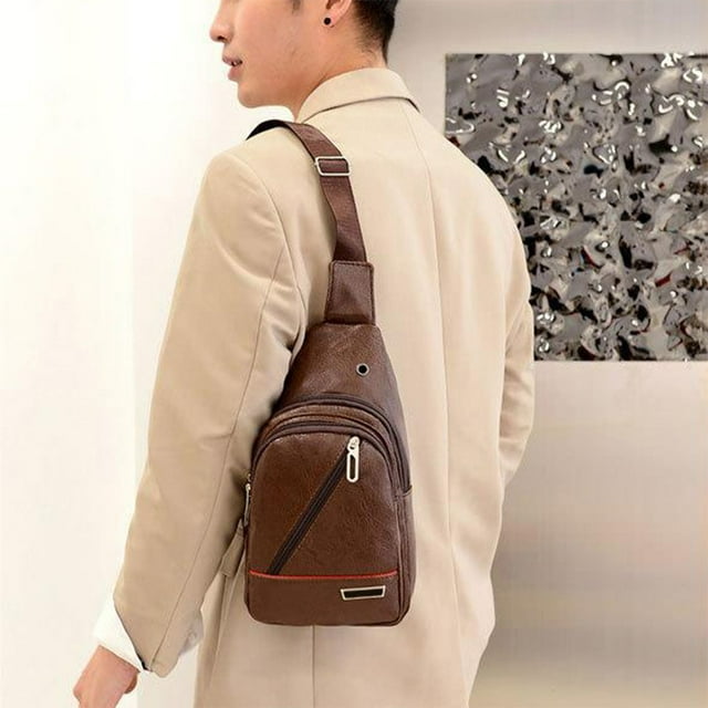 Mochila Bandolera de Poliuretano con Orificio para Auriculares | Ideal para Senderismo y Camping | Tamaño: 30 X 18 Cm | Colores: Café, Negro y Marrón | Material Ligero y Resistente | 1 Unidad