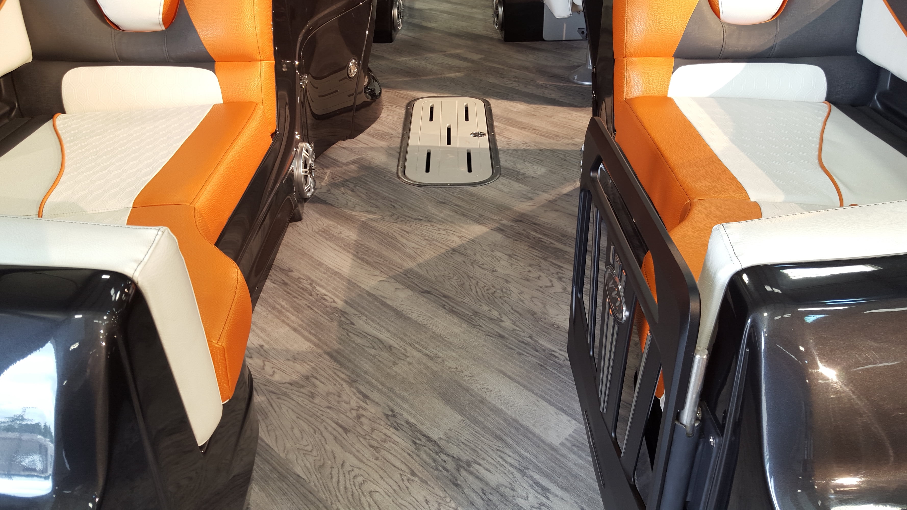 G-Floor Outdoor & Marine Vinyl Boat Flooring - 8.5' x 15' - Weathered Teak & Holly Slanted No Lines