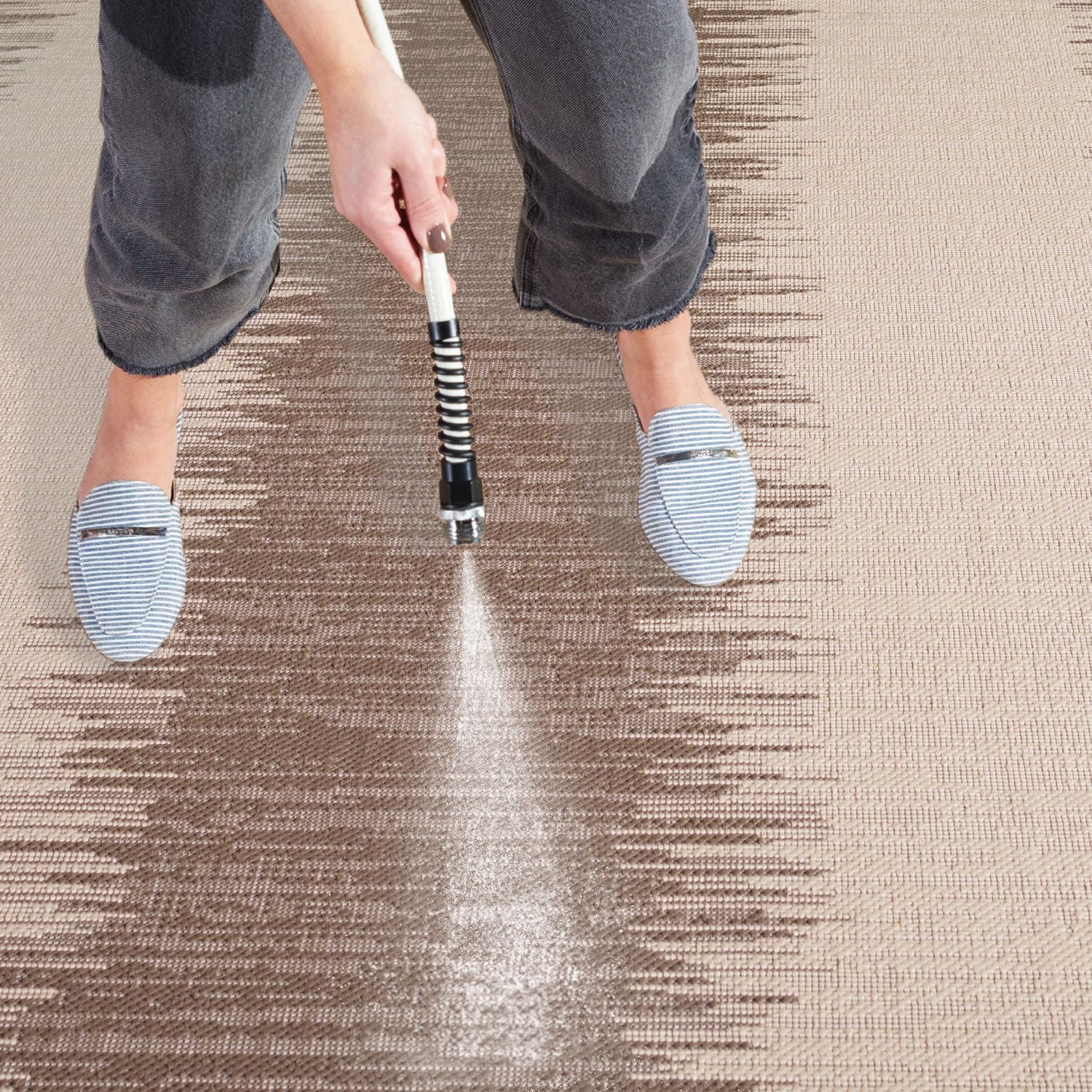 SAFAVIEH Courtyard Alexa Striped Indoor/Outdoor Area Rug