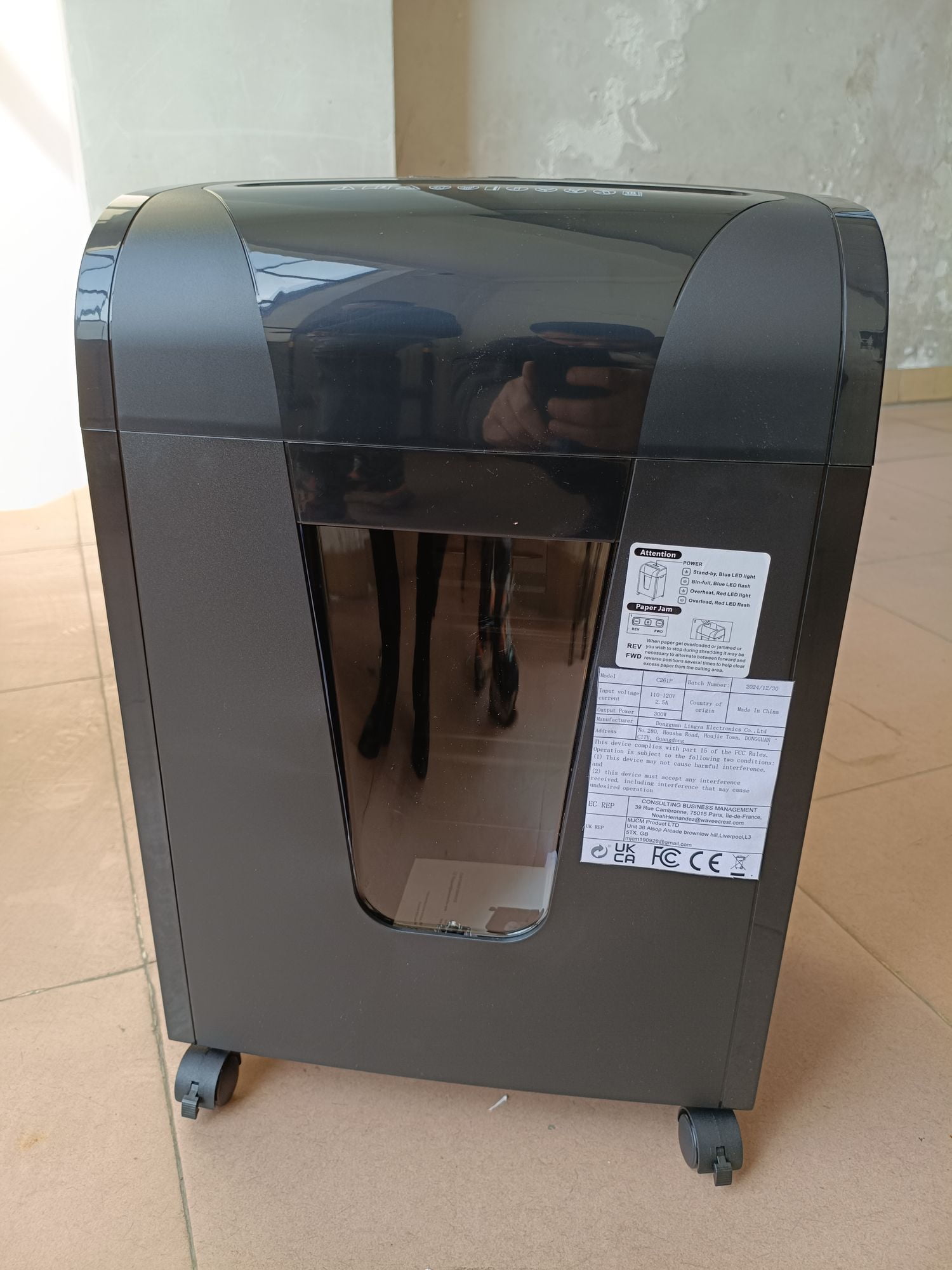 Paper Shredder, 18-Sheet Cross Cut with 18 Liters Pull Out Bin, P-4 Security Level, Shred Paper and Credit Card, Durable&Fast with Auto Jam Proof System Shredder for Office