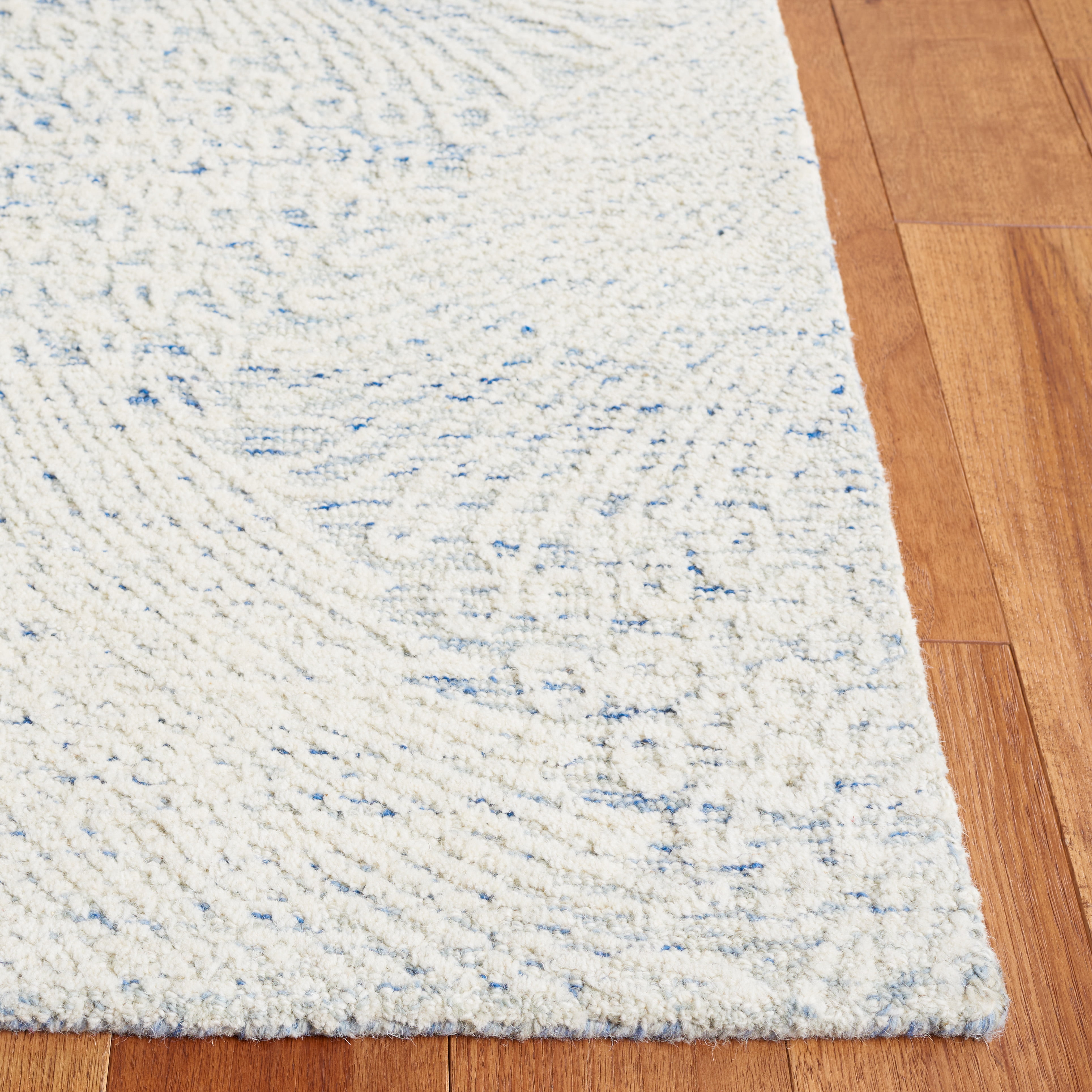 SAFAVIEH Ebony Abbott Floral Area Rug, Blue/Ivory, 6' x 6' Square