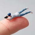 thumbnail image 1 of Modelo de Hombre Agachado CUTICAT Escala 1/64 Dioramas Figura de Personas, 1 of 8