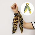 thumbnail image 4 of Diadema de bufanda floral y Scrunchies para el cabello Macarena, 4 of 8