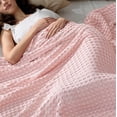 thumbnail image 1 of Manta Bedsure de algodón refrescante con forma de gofre, tamaño queen, color rosa primaveral, 1 of 6