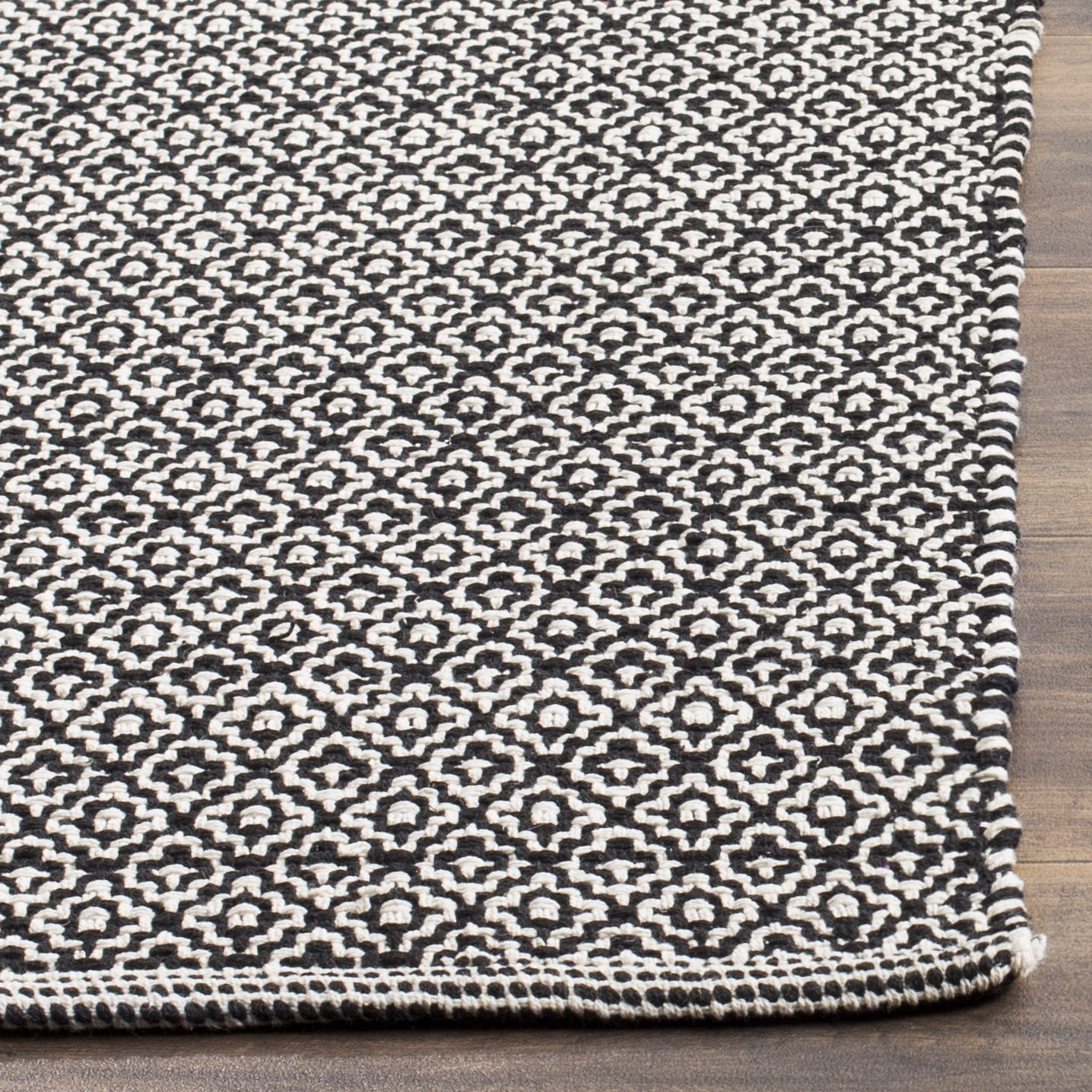SAFAVIEH Montauk Audra Geometric Cotton Area Rug, Ivory/Black, 8' x 10'