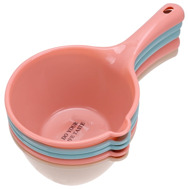 5 cucharones pequeños de plástico grueso con mango largo para agua, para baño, gorros de ducha, tazas y cucharas para cocina y hogar (color aleatorio).