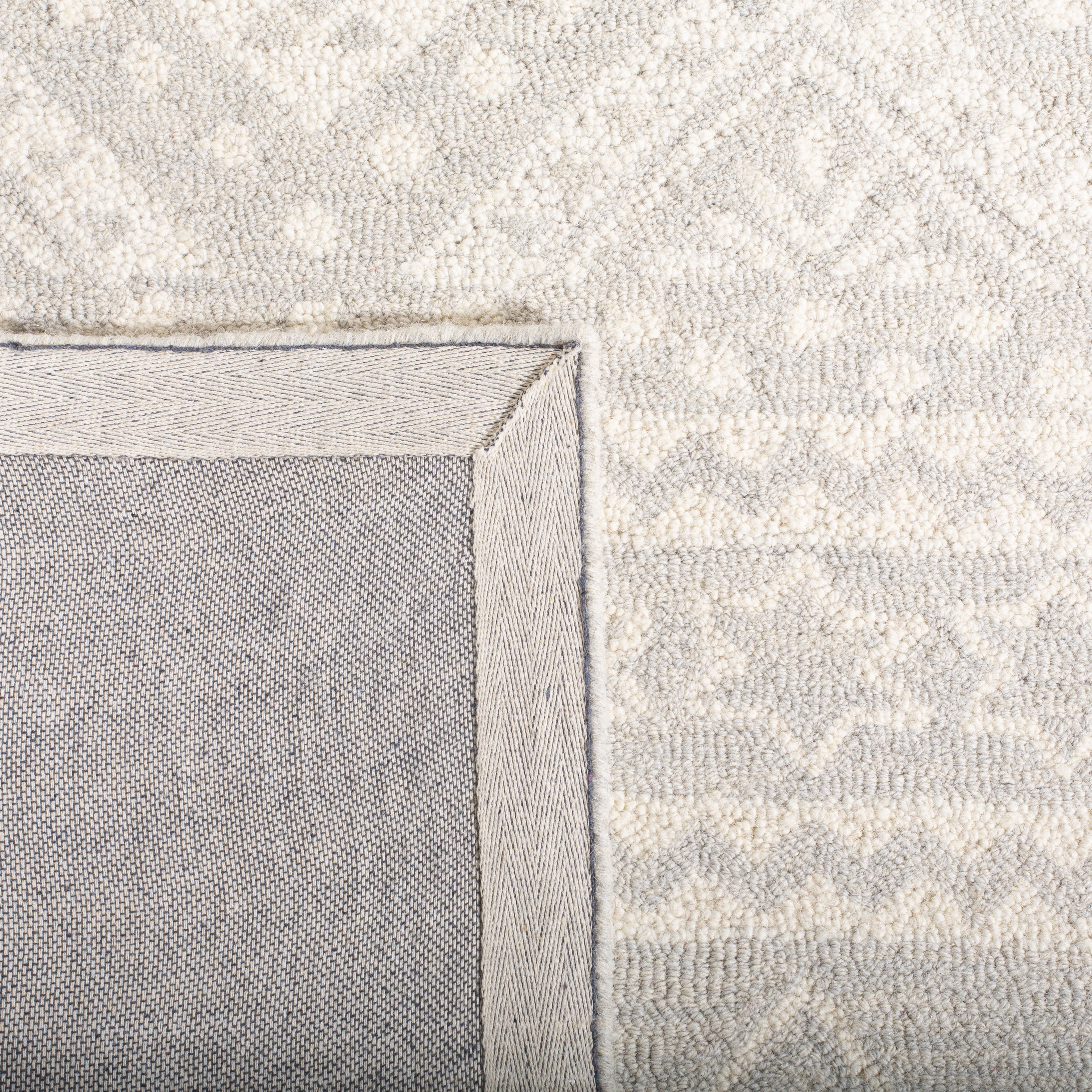 SAFAVIEH Micro-Loop Regis Geometric Aztec Wool Area Rug, Ivory/Grey, 5' x 8'