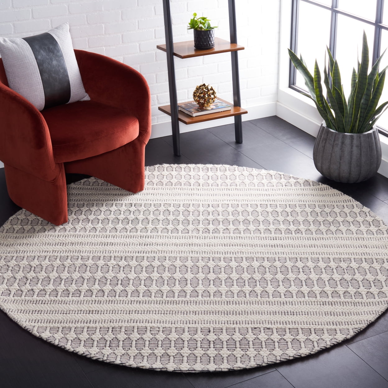 SAFAVIEH Marbella Norton Geometric Area Rug, Black/Ivory, 4' x 6'