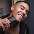 thumbnail image 3 of Afeitadora facial compacta MANSCAPED® The Handyman™: afeitadora facial portátil de viaje para hombres, recargable por USB-C, afeitadora facial eléctrica de láminas, cuchillas de lámina SkinSafe® de do, 3 of 5