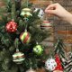thumbnail image 4 of 12 bolas navideñas de 2,4 pulgadas para colgar en el árbol de Navidad, bolas brillantes con forma de remolino, bastones de caramelo, adornos navideños para fiestas, decoración del hogar, 4 of 5