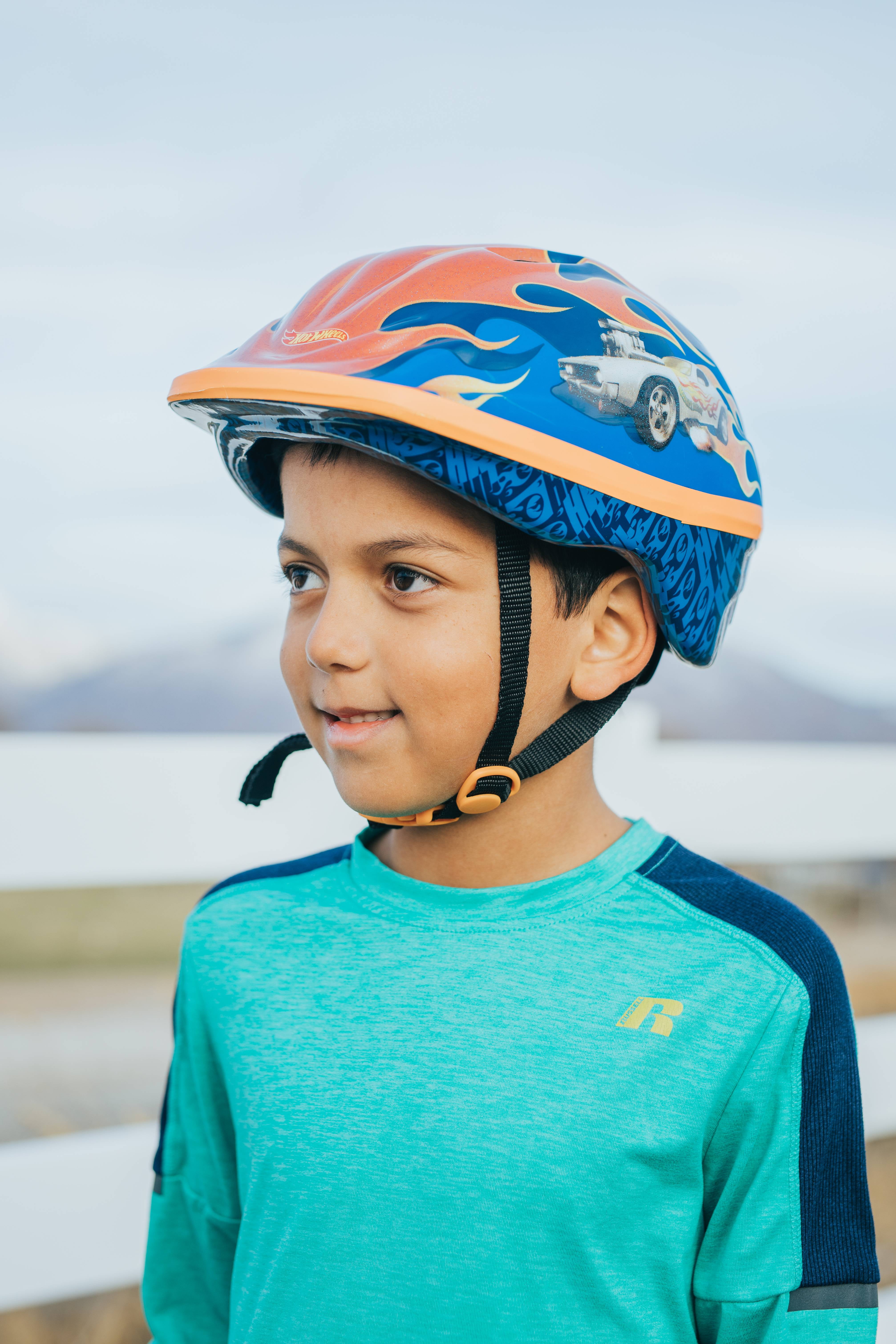 Hot Wheels Unisex_Child Casco Infantil para Patinetes Y Bicis Helmet Hockey and Roller Skating Children Multi-Coloured One Size Multi-Coloured 