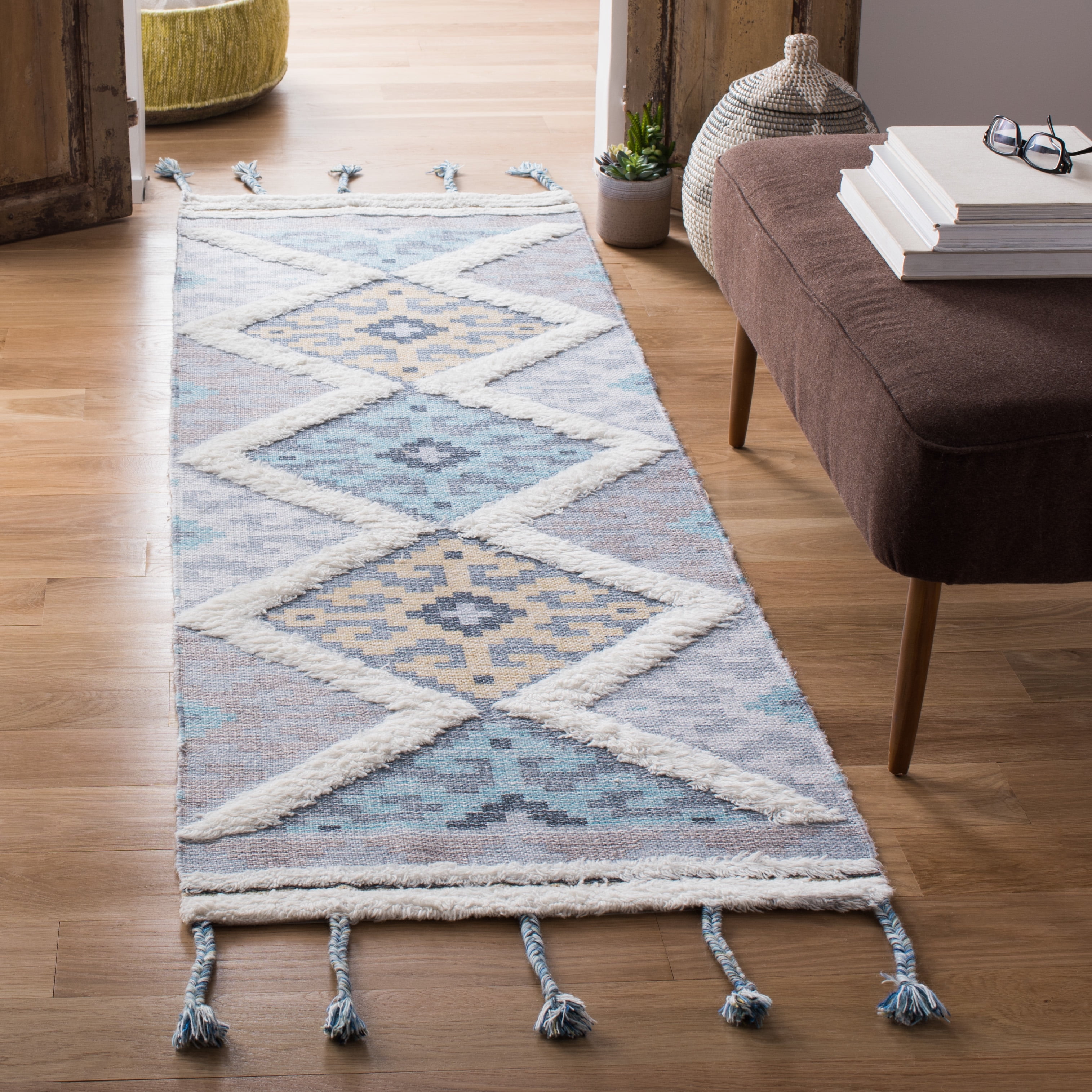 SAFAVIEH Saffron Cynarra Geometric Wool Runner Rug, Ivory/Turquoise, 2'3" x 8'