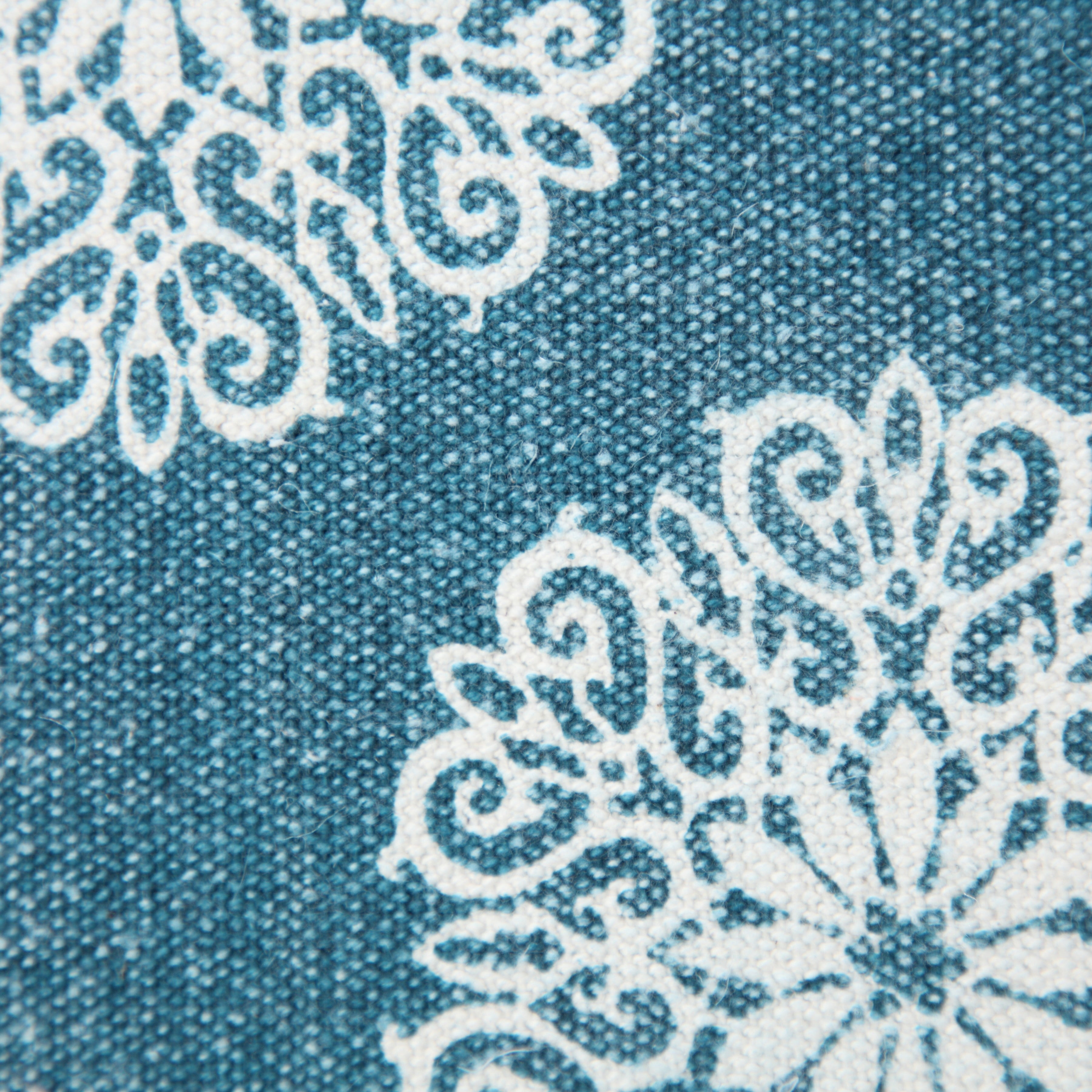 Ox Bay 20" x 20" Hand-Woven Blue/ White Floral/Botanical Organic Cotton Pillow Cover