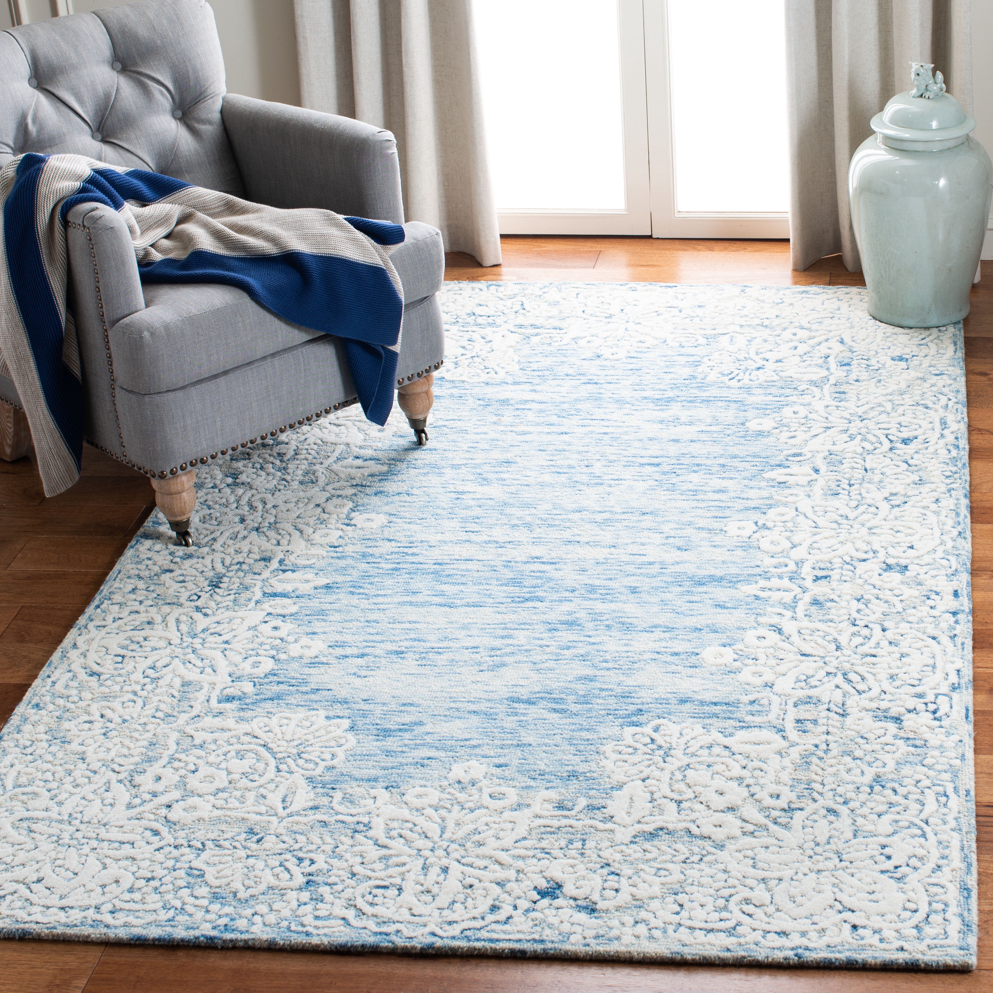 SAFAVIEH Glamour Stanice Floral Wool Area Rug, Blue/Ivory, 6' x 6' Square