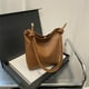 thumbnail image 4 of Bolso pequeño para mujer 2025, nuevo bolso tipo cubo con estampado de lichi, diseño de nicho, versátil bolso de viaje, bandolera de hombro., 4 of 5