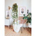 thumbnail image 3 of Plantas colgantes artificiales con flores de rosa, guirnalda de 4.5 pies, flor colgante falsa, cadena verde, pared, hogar, habitación, jardín, boda, interior, exterior, decorativa (no incluye cesta) Ormromra CZJJ-HQ53-2, 3 of 5