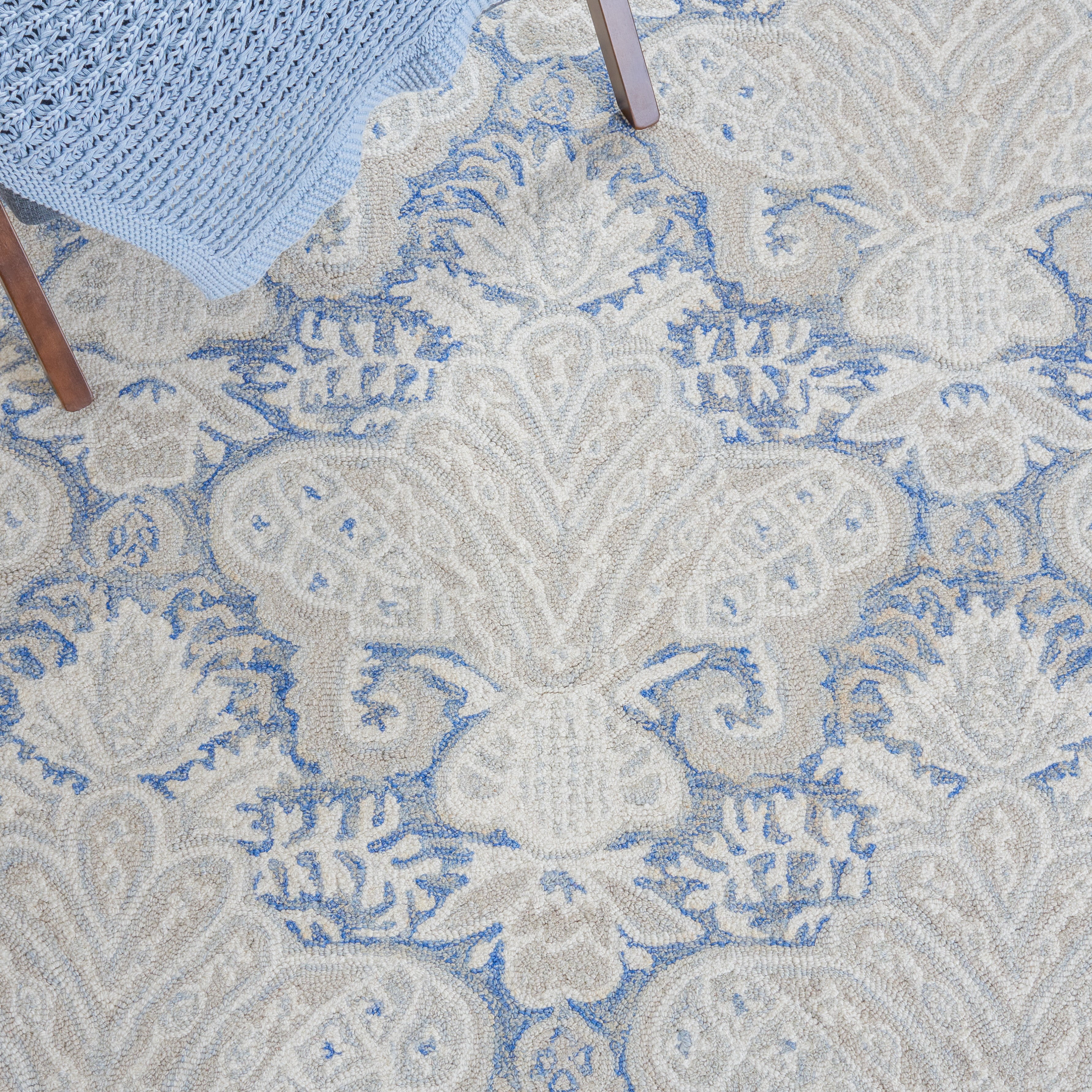 SAFAVIEH Micro-Loop Deziree Floral Runner Rug, Blue/Ivory, 2'3" x 5'