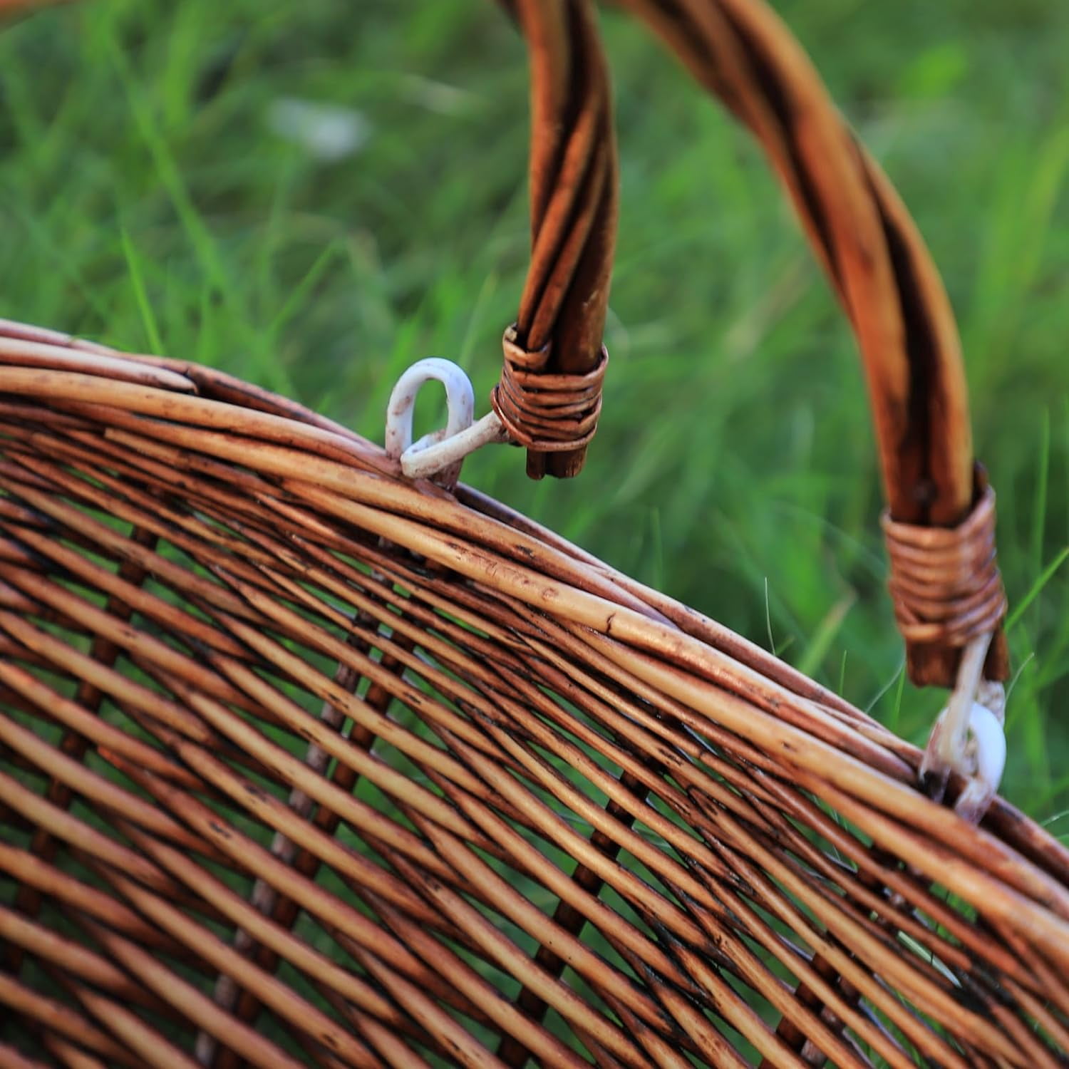 Wicker Picnic Basket with Folding Handles Wicker Hand Woven Baskets for Storage, Garden Harvest, Easter, Empty Gift Basket, Brown