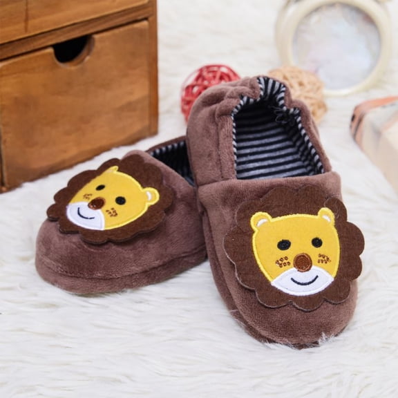 CUZIBR Kids Slippers Boys Girls Cute Lion Fuzzy House Slippers Close Back Warm Winter Warm Indoor Footwear,Coffee,8.5-9 Years