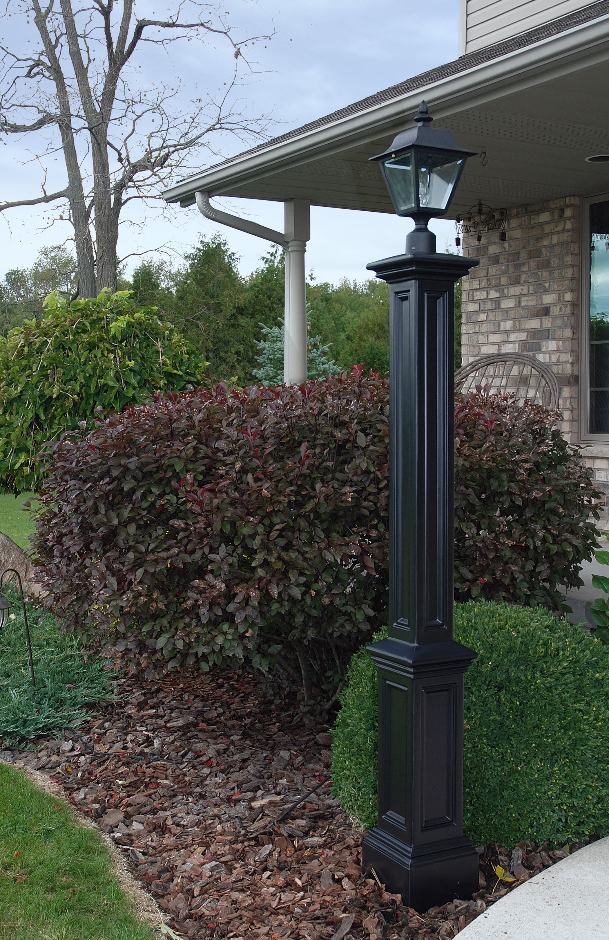 Mayne Signature Lamp Post - Thumbnail 3