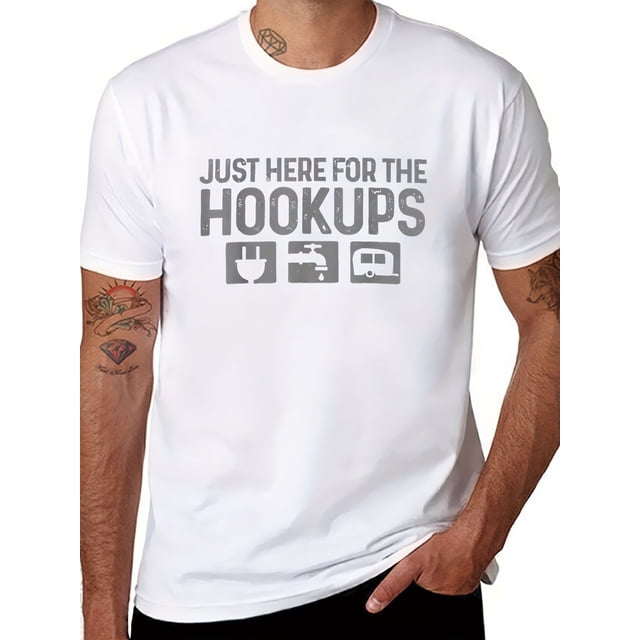Camiseta informal de algodón con gráficos para hombre: "Just Here for the Hookups" (Solo aquí para encuentros casuales) con diseño de camping, enchufe y gráficos de coche. Camiseta holgada de manga co