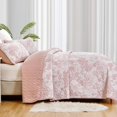 thumbnail image 4 of Juego de edredón WONGS BEDDING, tamaño king, estampado floral rosa, 3 piezas, 4 of 7
