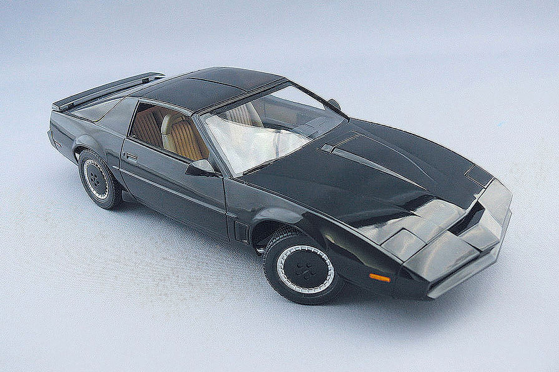 Knight Rider K.I.T.T. シーズン4 ミニカー Amazon.com: Knight 2000 Season 4 K.I.T.T. Model Kit by