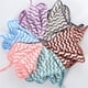 thumbnail image 1 of Toalla de manos de terciopelo coral - 12x12 pulgadas • Microfibra súper absorbente • Gris y marrón • Diseño de lazo colgante • Secado rápido, 1 of 3