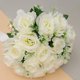 thumbnail image 2 of Ramo de flores artificiales blancas oso de fresa para novia con perlas y cintas, 2 of 6