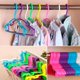 thumbnail image 3 of Perchas de plástico antideslizantes para niños, perchas de plástico para ropa de bebé, multicolor, 3 of 5