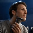 thumbnail image 3 of Philips Shaver Series 7000 - Afeitadora eléctrica para hombre con tecnología SkinIQ, recortadora emergente, soporte de carga, estuche de viaje, cápsula de limpieza rápida y cartucho de limpieza rápida, 3 of 5