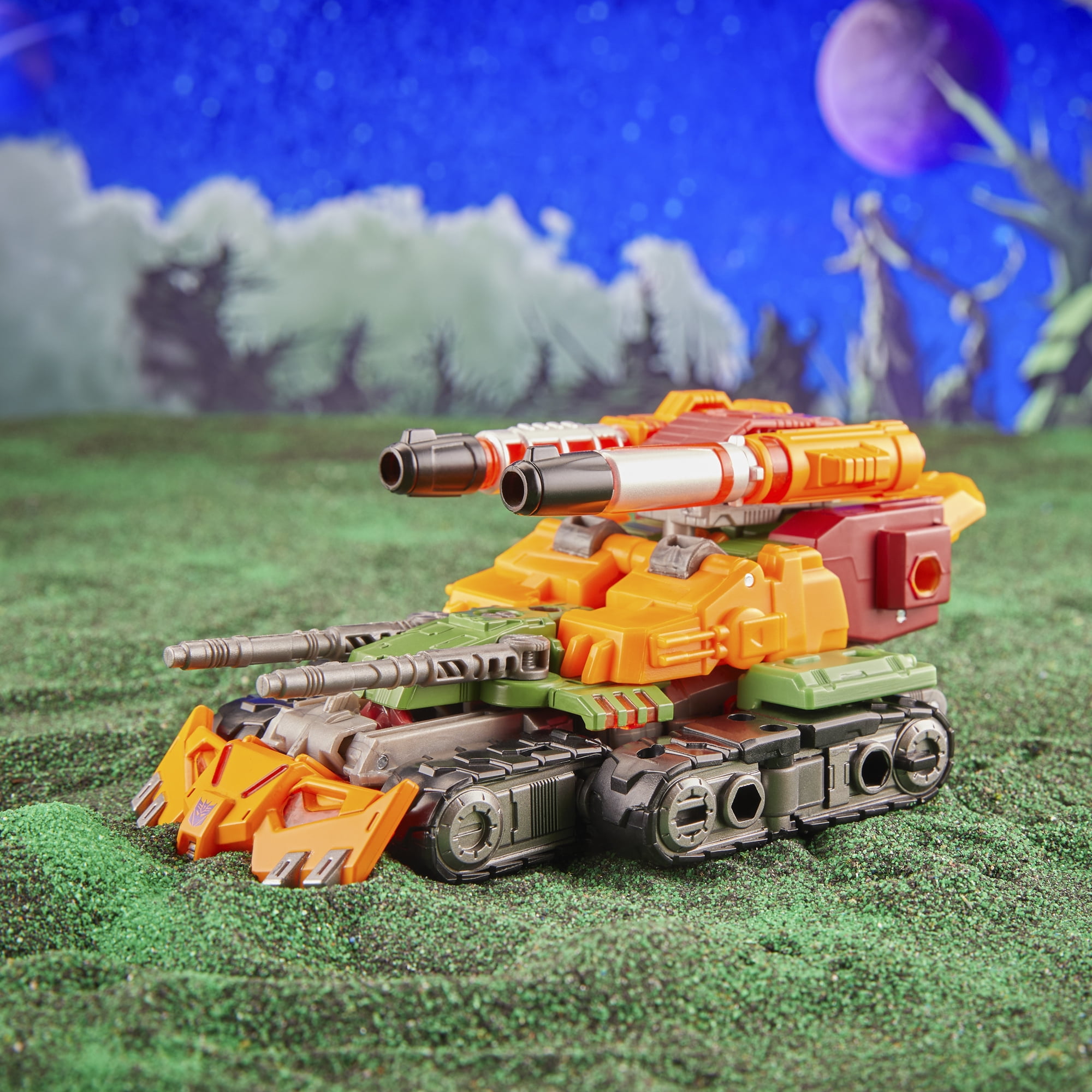 Transformers Legacy Evolution Comic Universe Bludgeon Action Figure, 7 in Plastic, 0.75 lb
