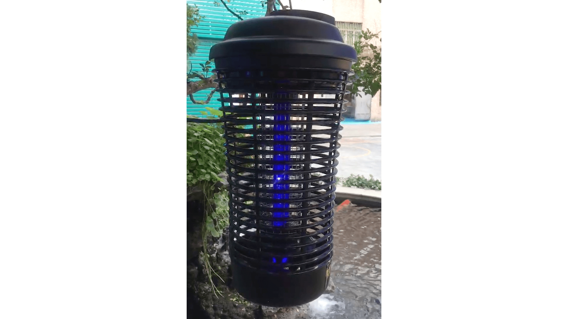 Black Flag 5500 Volt Deluxe 40 Watt Electronic Insect Killer,  Bug Zapper, 1.5 Acre Coverage, Black