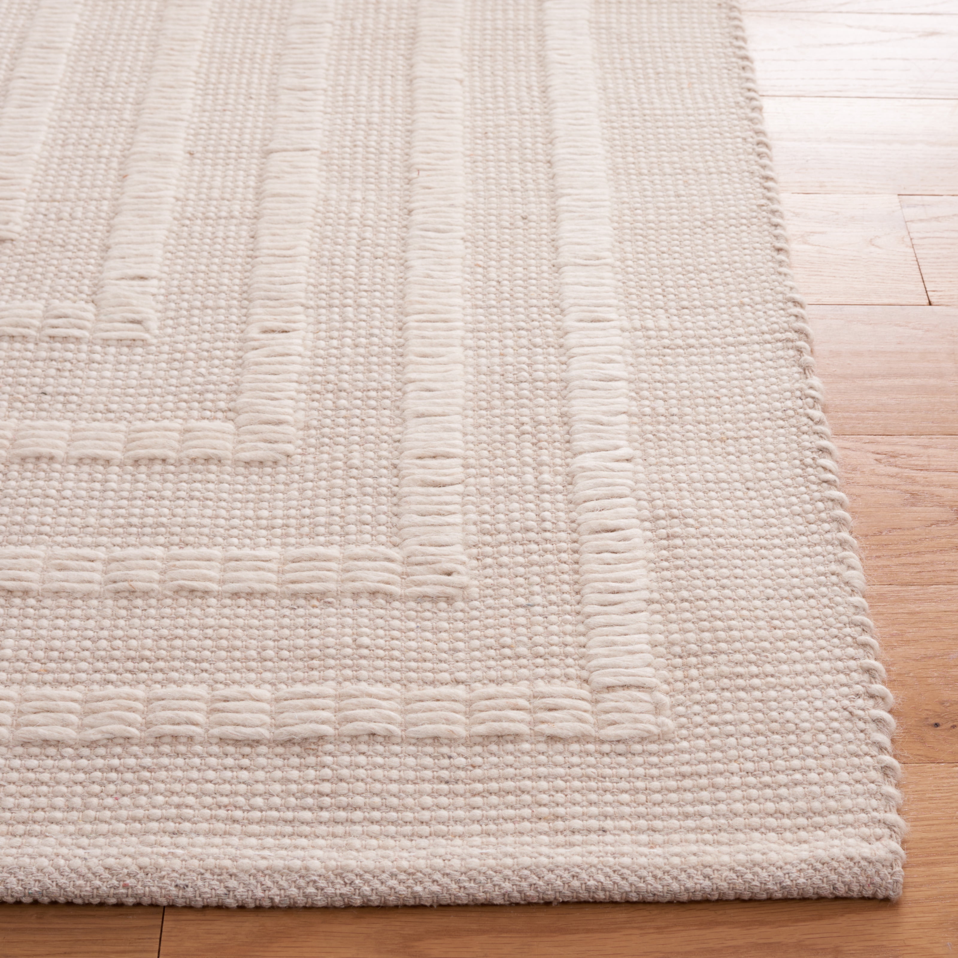 SAFAVIEH Natura Allen Bordered Area Rug, Ivory/Beige, 6' x 9'