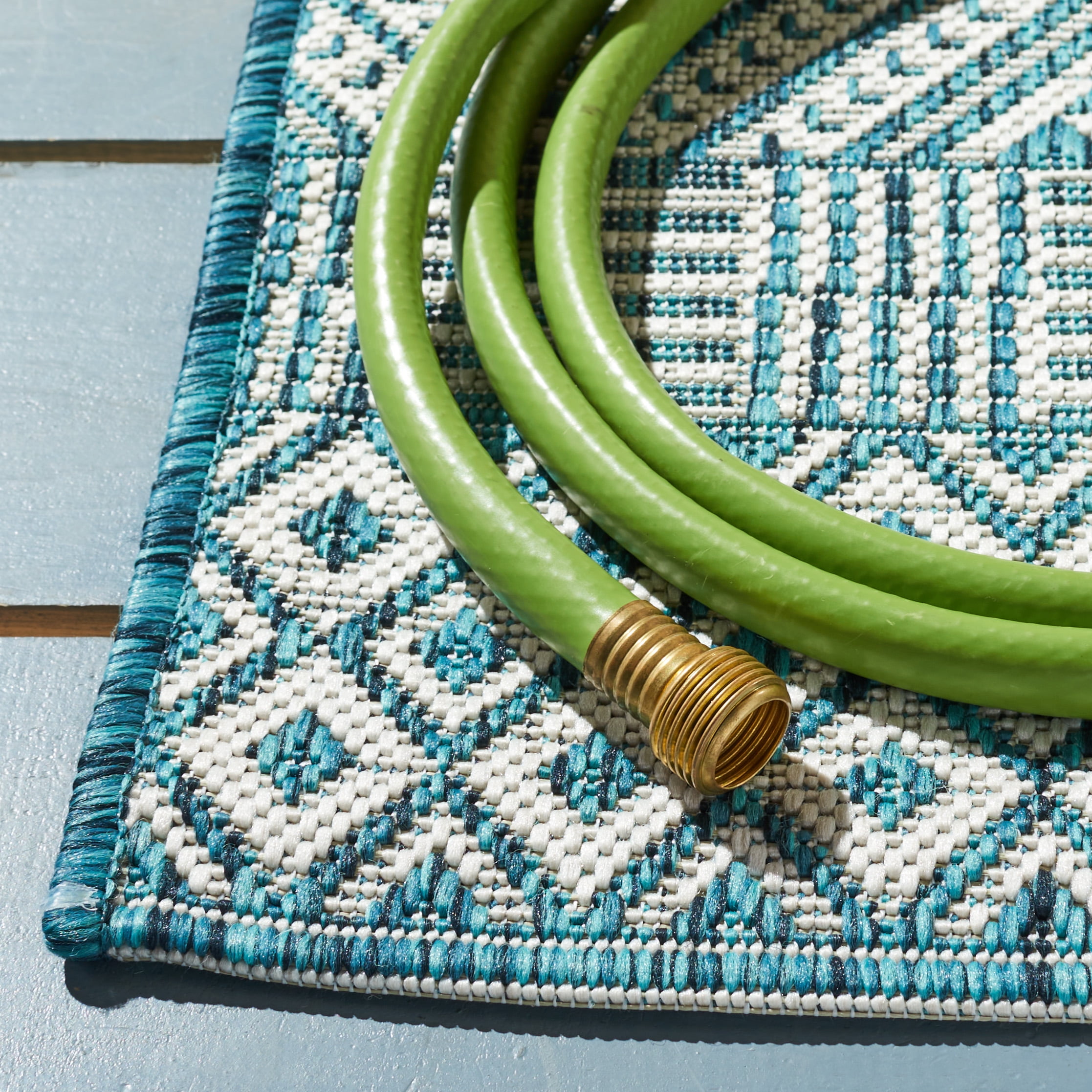 SAFAVIEH Courtyard Evander Geometric Indoor/Outdoor Area Rug, Ivory/Aqua, 4' x 5'7"