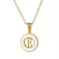 thumbnail image 1 of Collar de letras de acero inoxidable redondo con concha de oro de 18 quilates, anillo de acero de titanio de moda europea y americana, colgante de 26 letras para mujer, 1 of 6