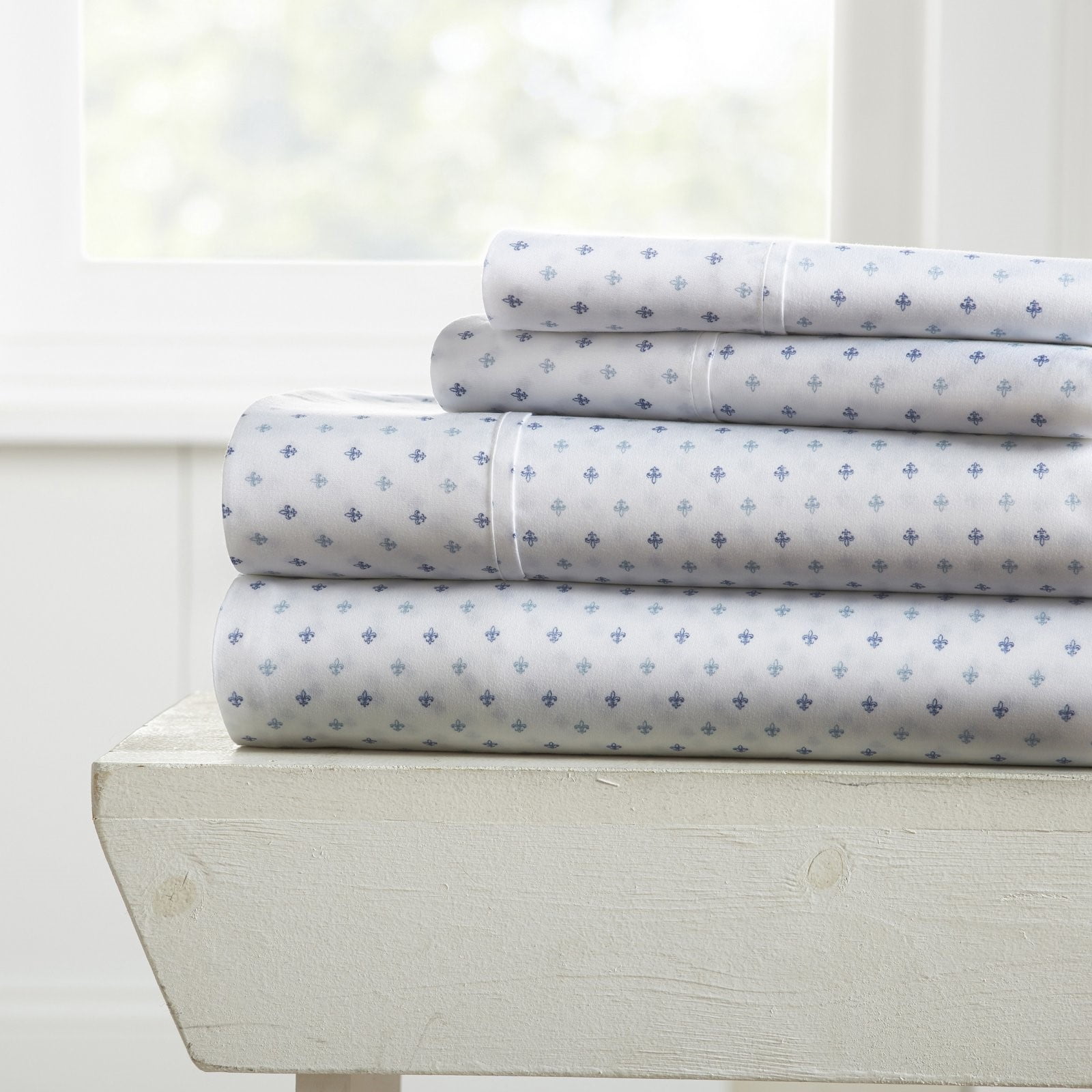 Noble Linens 4 Piece Pattern Microfiber Bed Sheets Set, Navy Lily, King