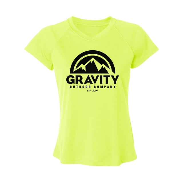Gravity Outdoor Co. Womens Rendimiento en V cuello en V - Logo negro - Green Safety - Pequeño Gravity Outdoor Co. Camiseta de manga corta