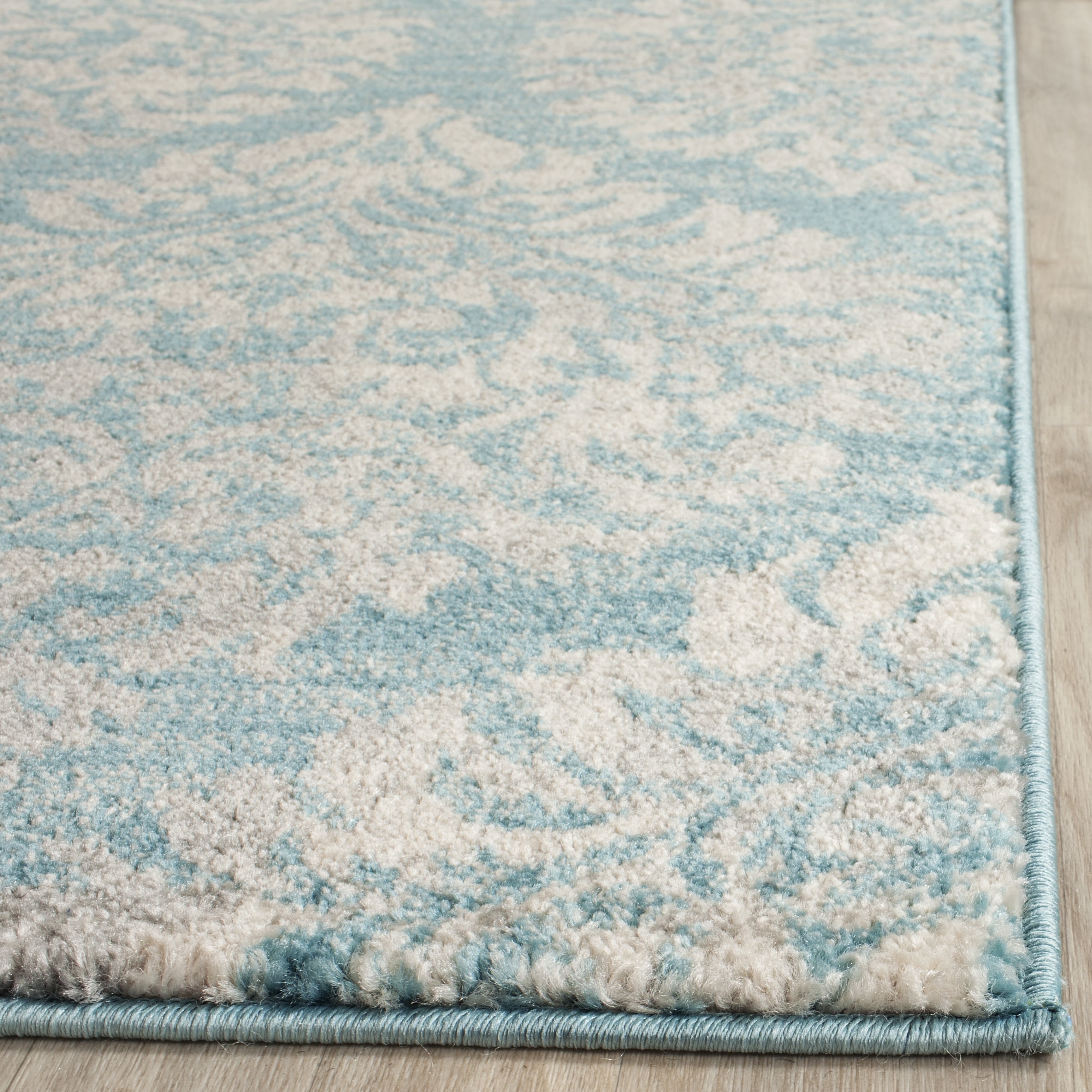 SAFAVIEH Evoke Lagrange Geometric Area Rug, Light Blue/Ivory, 4' x 6'