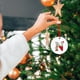 thumbnail image 4 of Decoraciones Del Árbol de Navidad con 26 Letras Del Alfabeto, Rojo Acrílico Fawn Colgante Ornamentos para el Hogar, Decoración Personalizada Del Árbol de Navidad para la Temporada de Vacaciones, 4 of 4