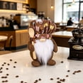 thumbnail image 4 of Muñecos de punto de pareja de enanos sin rostro, figuras artesanales con temática de café | Accesorios de decoración para restaurantes | Adorno de escritorio para amantes del café, 4 of 5
